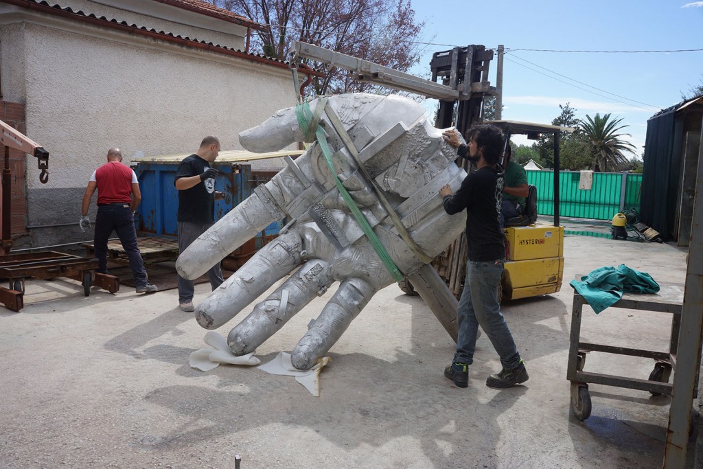 Handshake at Gunther Stillingâ€™s studio before shipping to Newport News